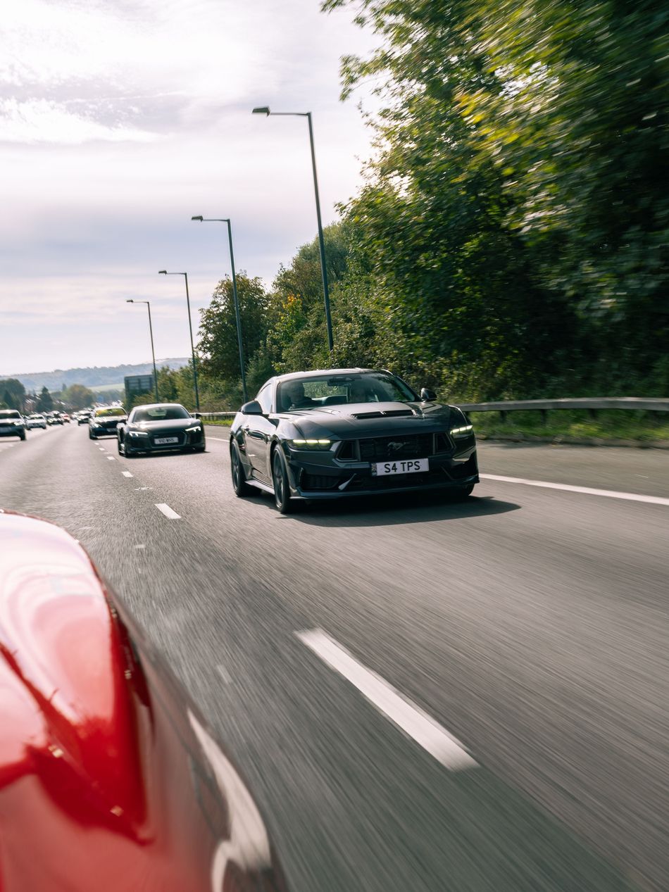 Mustang and Audi R8 in convoy